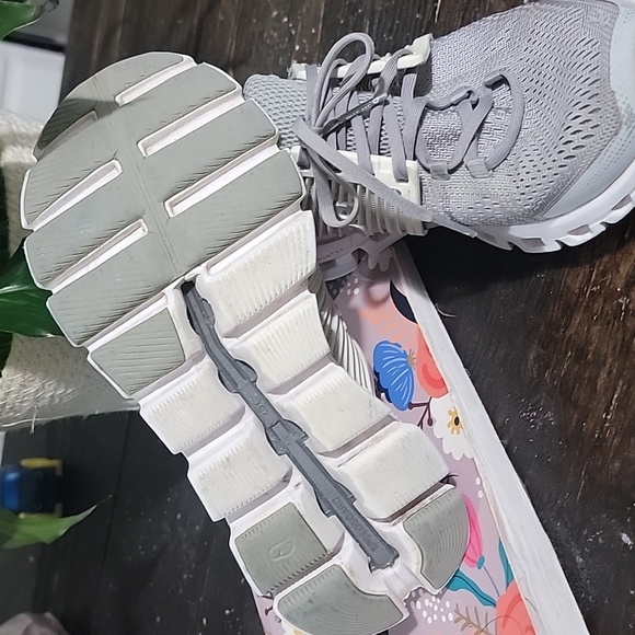 On Running Kids Sneakers in Gray and Cream - Picture 4 of 5